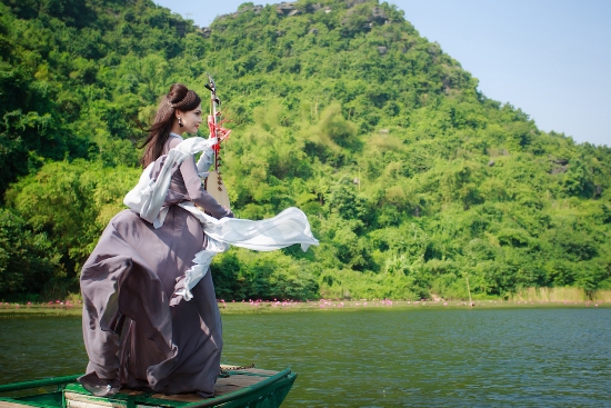  MV đẹp như tranh vẽ quay tại Ninh Bình của nữ ca sĩ dòng nhạc dân gian ảnh 1